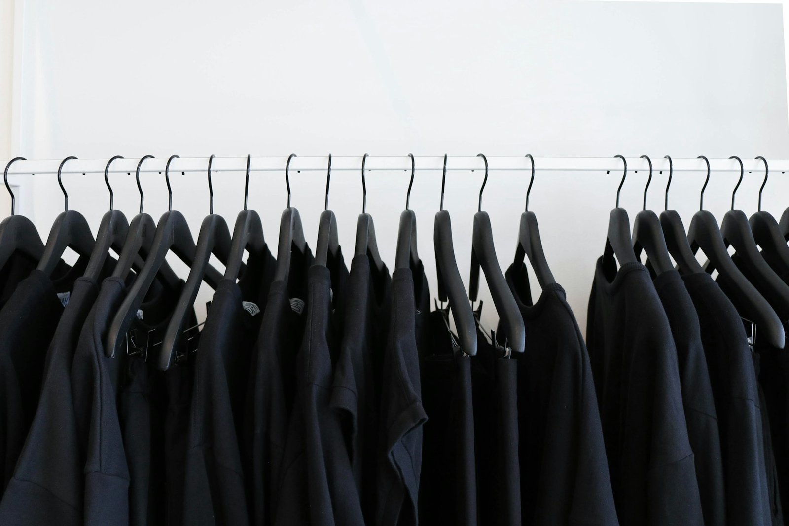 Receta de detergente casero para ropa negra: ingredientes naturales y prendas vibrantes