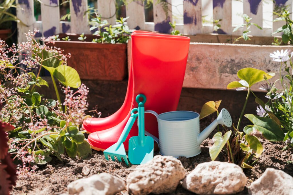 decoracion para jardines sostenibles y debajo mantenimiento con elementos duros como: piedras y grava